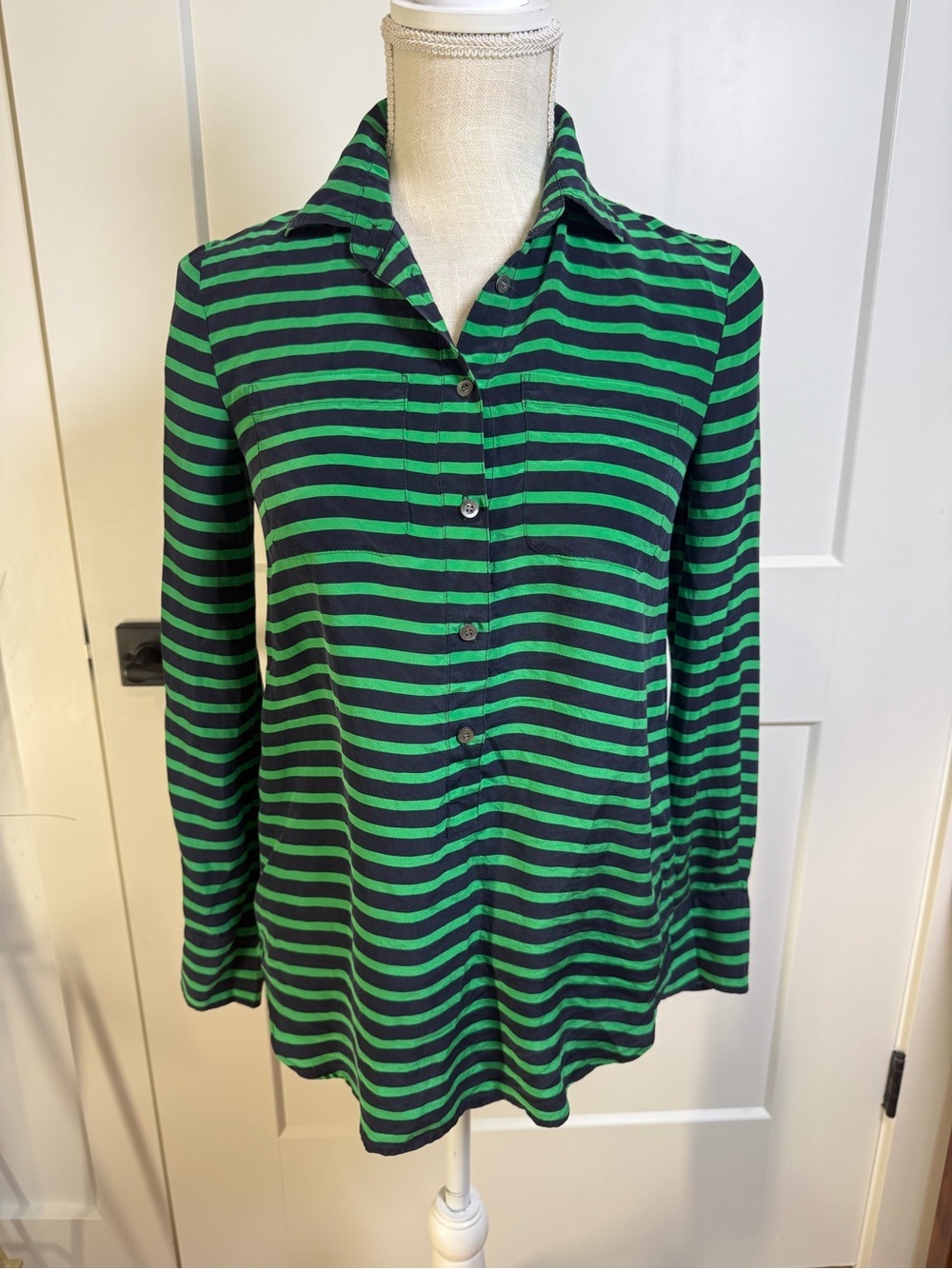 Women’s J.Crew Green & Navy Striped Button Front Tunic Blouse Size 00 silk
